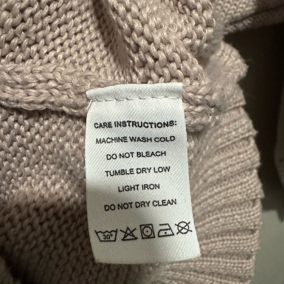 Cozy Cream Knit Sweater Small - Picture 6 of 9